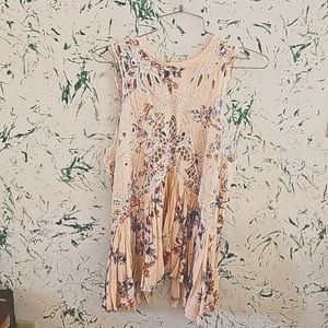 Gimmicks by Buckle peachy/pink floral and lace semi open-back top.